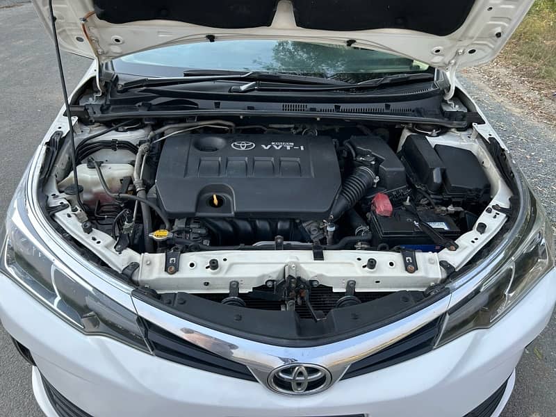 Toyota Corolla Altis 2019 super white 10