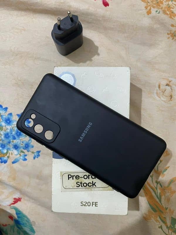 Samsung Galaxy S20 FE official Pta with box and charger 2