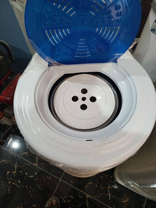 Baby size washing machine and spin dryer 2