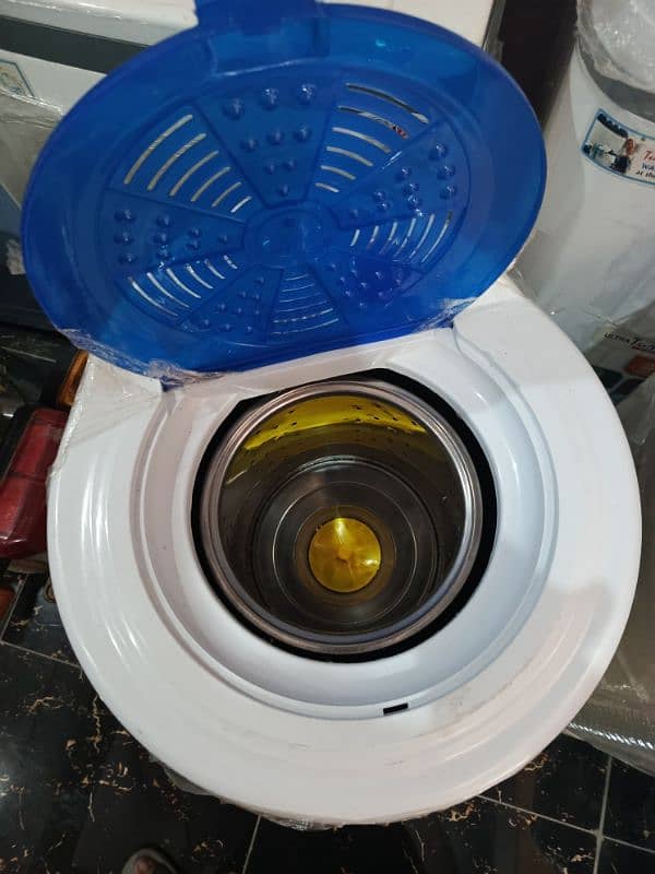 Baby size washing machine and spin dryer 3