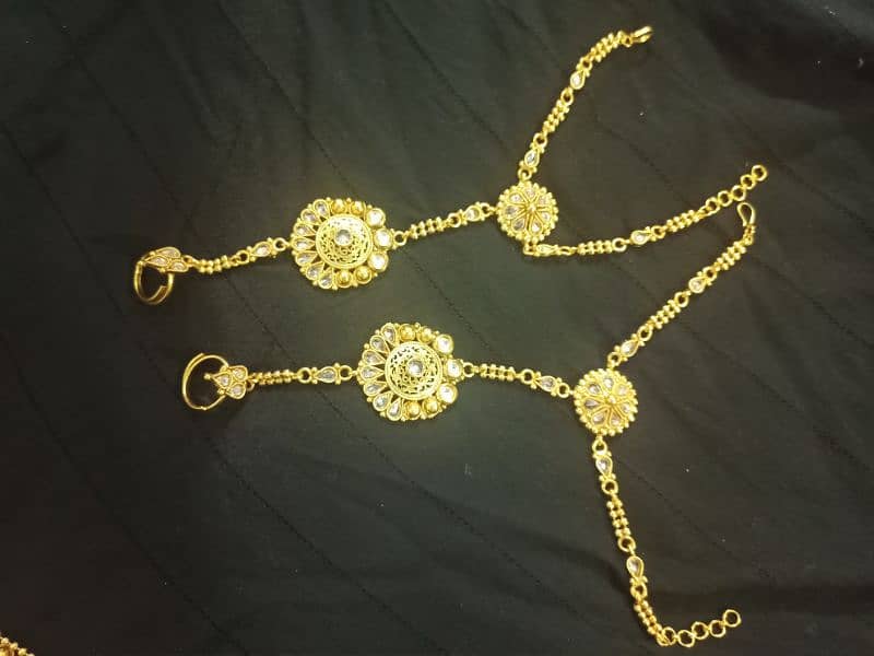 jewellery set 2 ghanty use hua Hai condition bilkul new hai 7