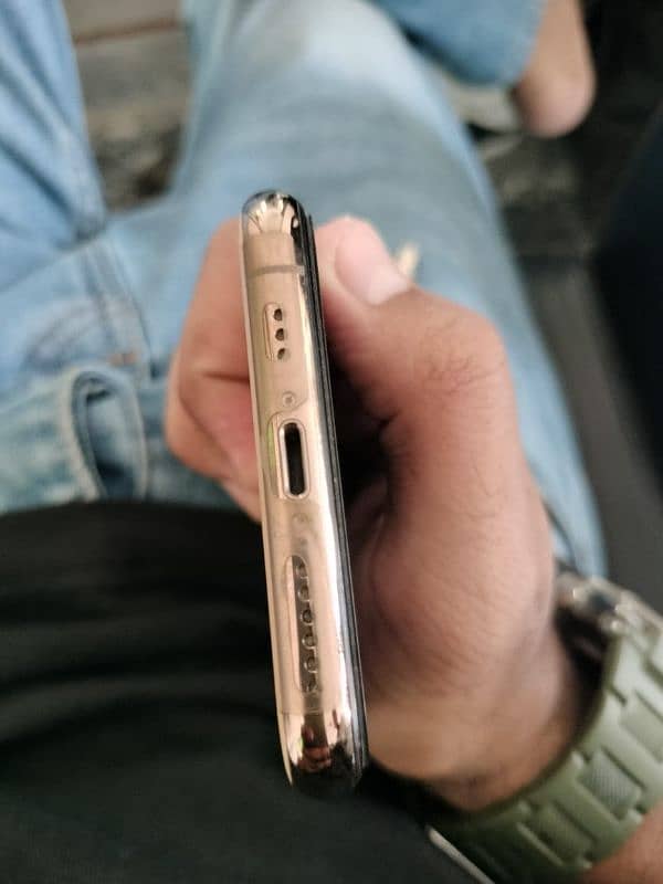 Iphone 11 pro Golden 256 4