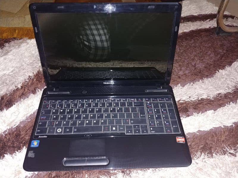 Toshiba laptop Amd triple core 10/10 1