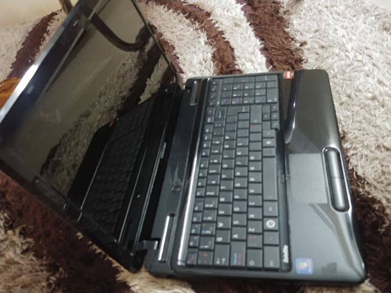 Toshiba laptop Amd triple core 10/10 2