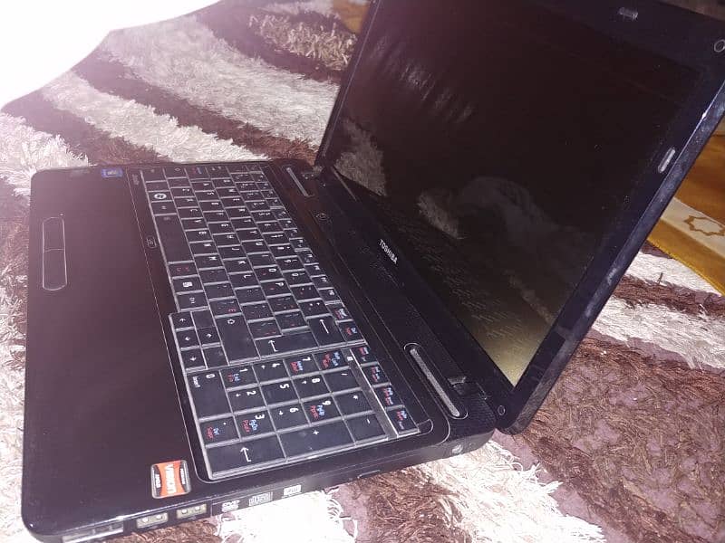 Toshiba laptop Amd triple core 10/10 3