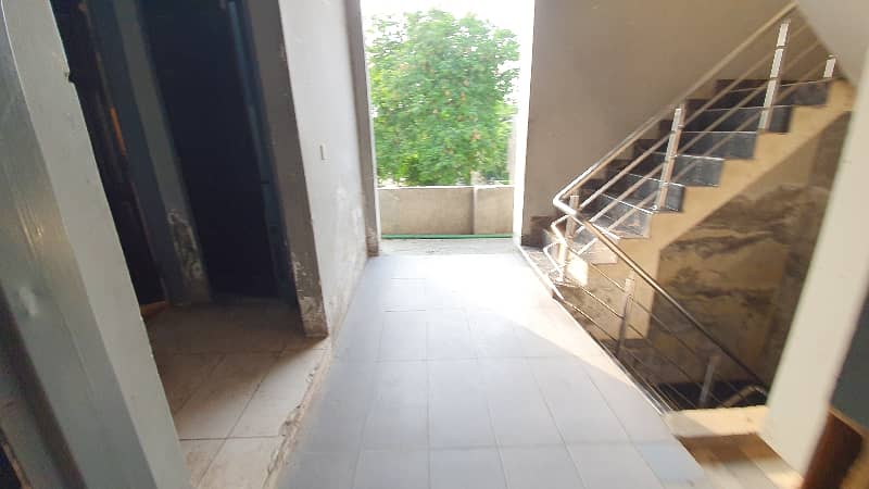 20 Marla Brand New Floor For Rent Near Wapda Goal Chowk Pia In Johar Town 5