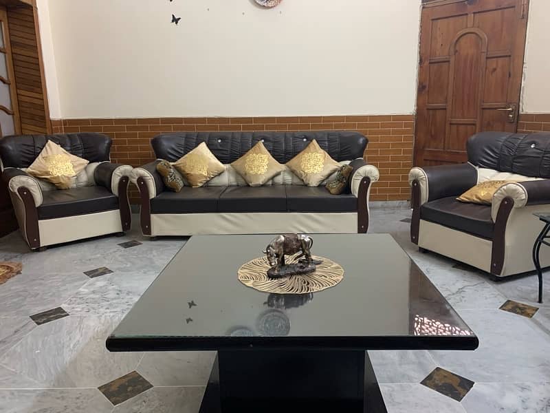 Sofa sets in very good conditions 6