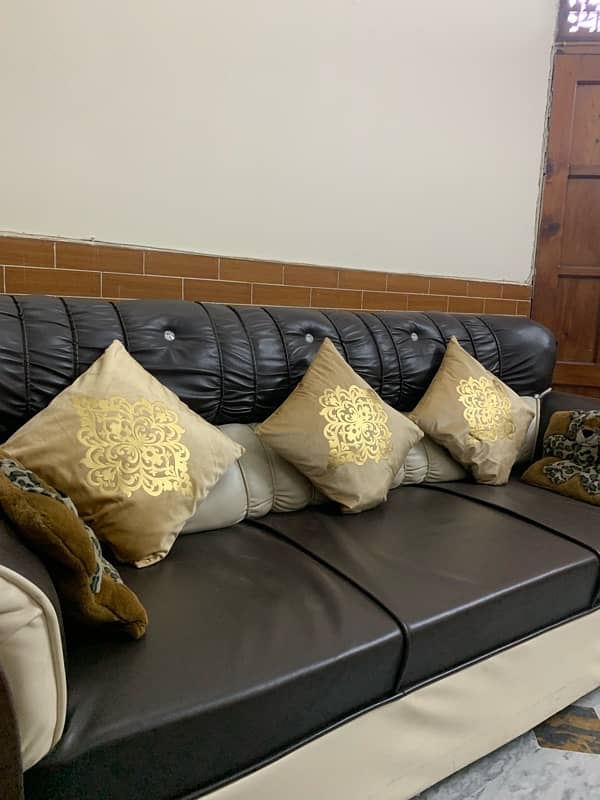 Sofa sets in very good conditions 7