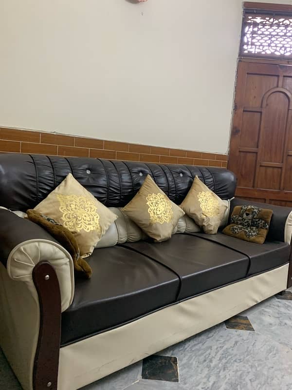 Sofa sets in very good conditions 10