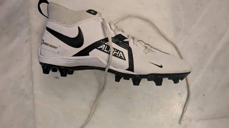 Nike Men's Alpha Menace Varsity 3 Football cleats white . 5