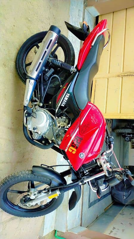 ybr g 125 ,, red Mint condition 1