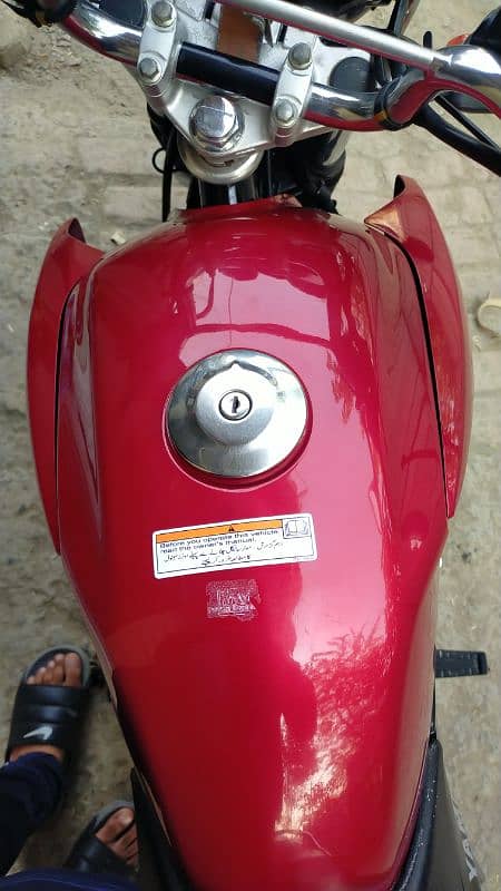 ybr g 125 ,, red Mint condition 16