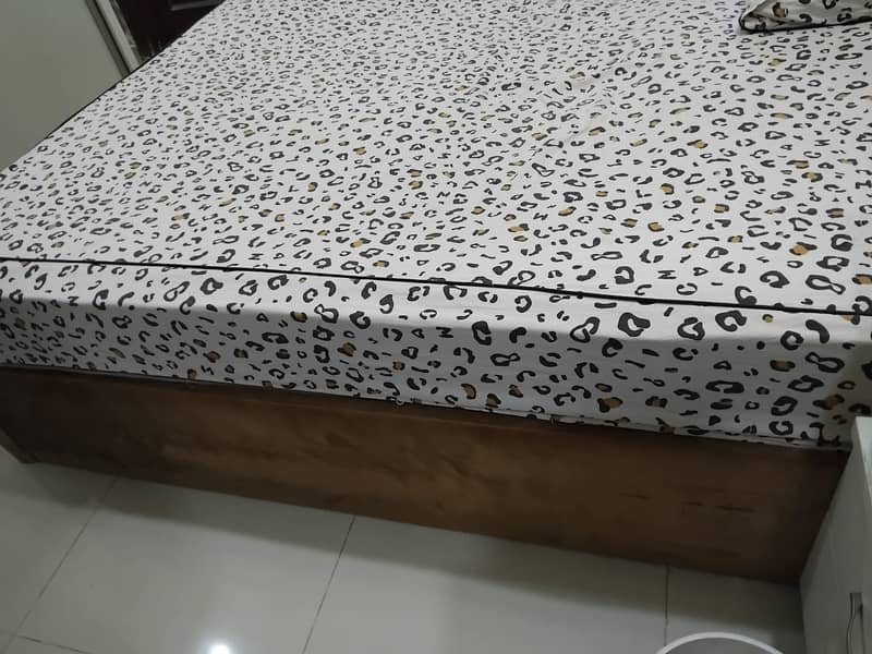 Extra King Size Bed 4