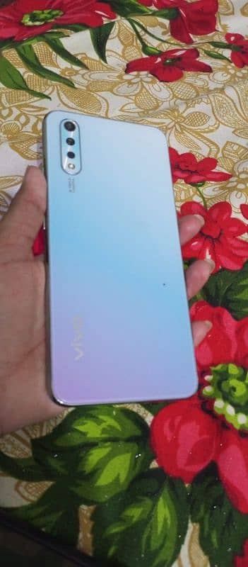 vivo si 8Gb ram/256 Gb Rom 5000 mah battery triple rare camera 5