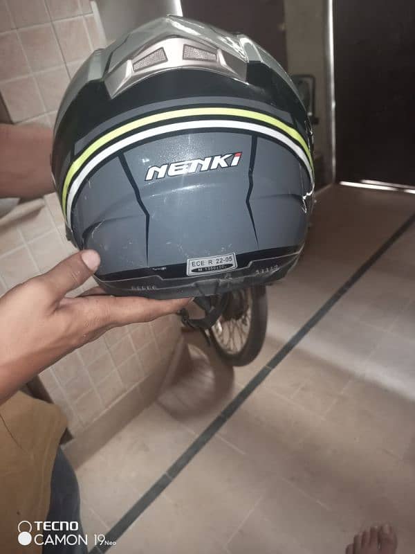 nenki helmet bht kam use kia hai bilkul ok hai 1