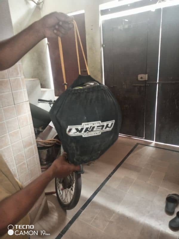 nenki helmet bht kam use kia hai bilkul ok hai 7