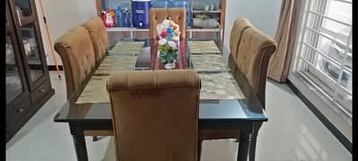 Selling almost new Dinning Table 0