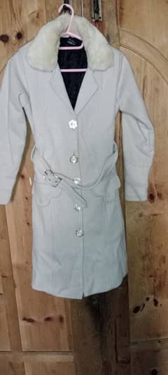 ya coat bilkul new h min online seal krti hoin price 4000 ha