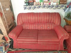 6 seater ka sofa hai 3 aik hai 2 aik hai ur aik single hai