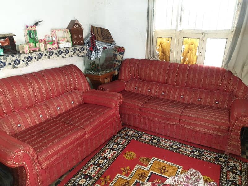 6 seater ka sofa hai 3 aik hai 2 aik hai ur aik single hai 1