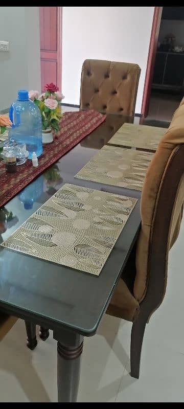 Selling almost new Dinning Table 2