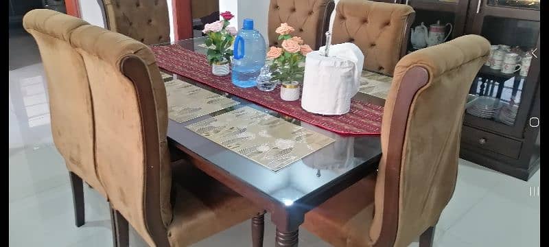 Selling almost new Dinning Table 3