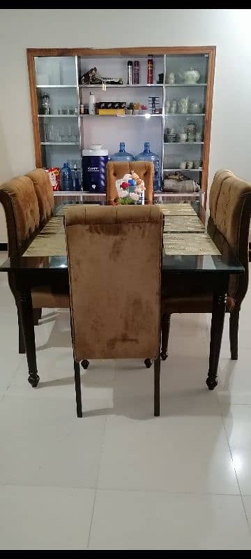 Selling almost new Dinning Table 4