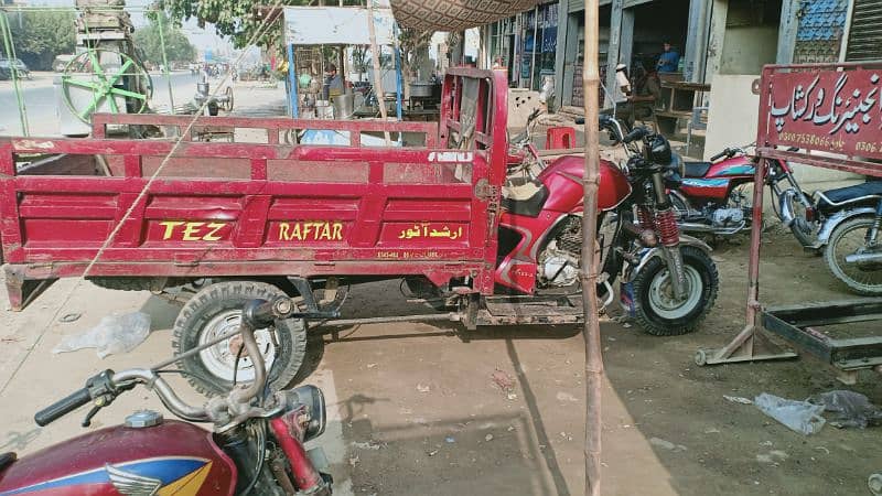 Loader Rickshaw Tez Raftaar model 2021 for sale. 0-3-0-6-3-7-9-7-8-0-4. 4