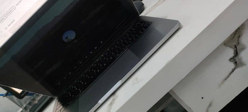 MacBook pro 16/256 0