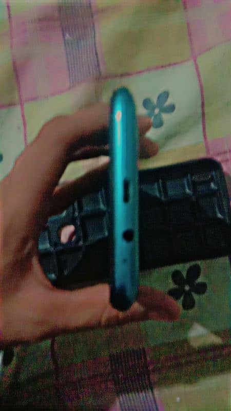 with box Tecno spark 6go 4