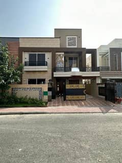 10 Marla House Available For Rent In Janiper Block Bahria Town Lahore