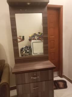 Dressing Table in good condition 0