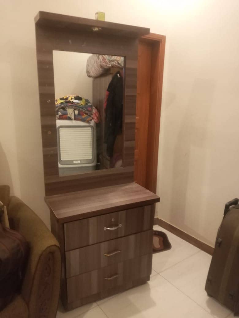 Dressing Table in good condition 1