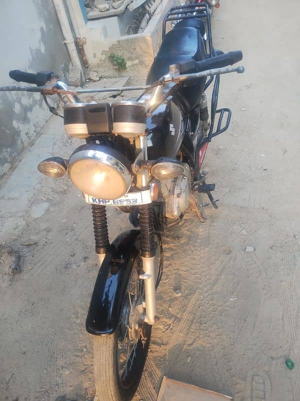 Suzuki GS 150CC 8