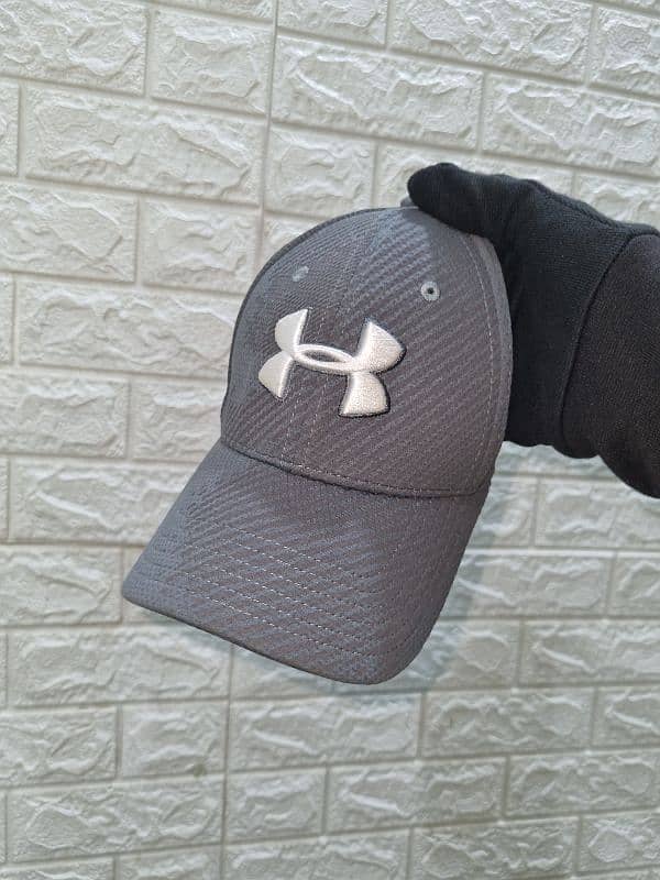 UNDER ARMOUR 1