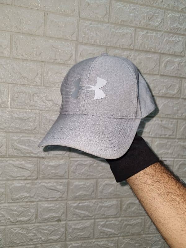 UNDER ARMOUR 6