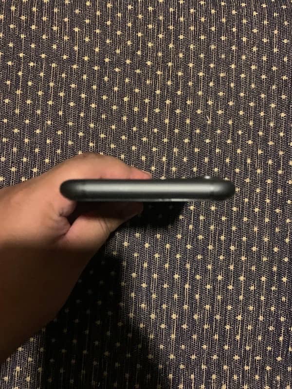 IPhone 11 64GB 100% water sealed with box pta approved 2