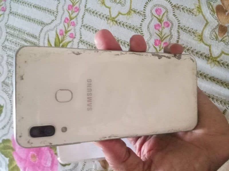 Samsung A30 4/64 battary 5000 15500Rs, 4