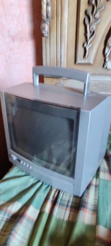 Panasonic colour TV TX-G10 made in UK 10 inch 7