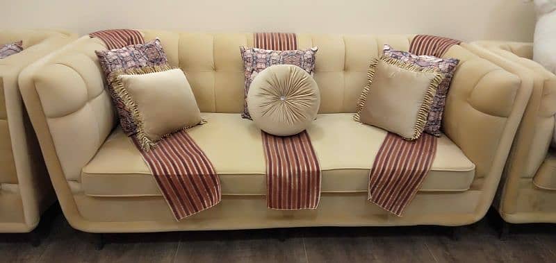 selling sofa set 0