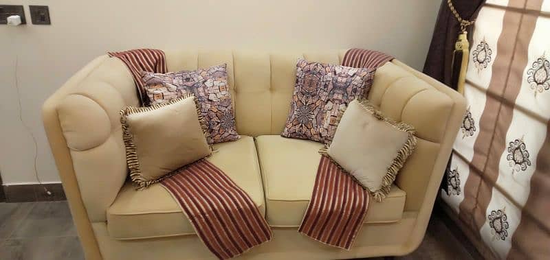 selling sofa set 1