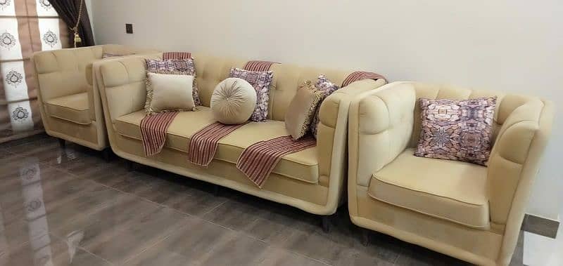 selling sofa set 2