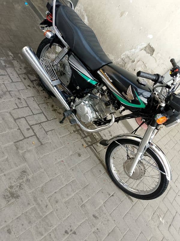 honda 125 lahore number Avai for urgent sale . 1