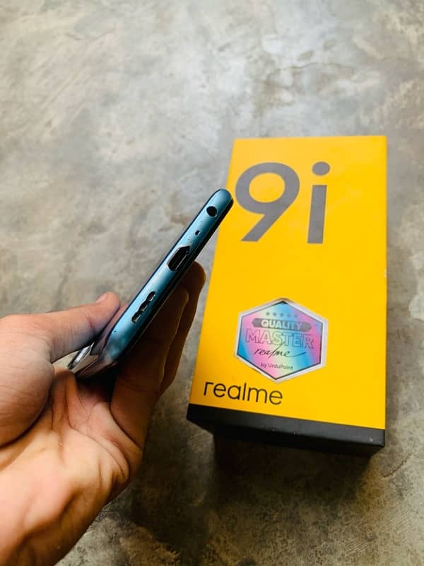 Realme 9i (6+4/128) with box 4