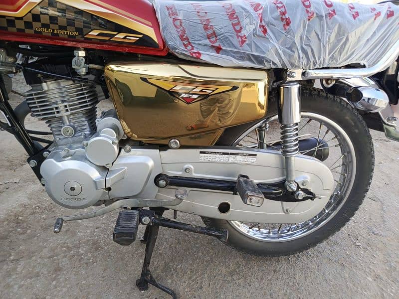 Honda 125 chrome edition 3