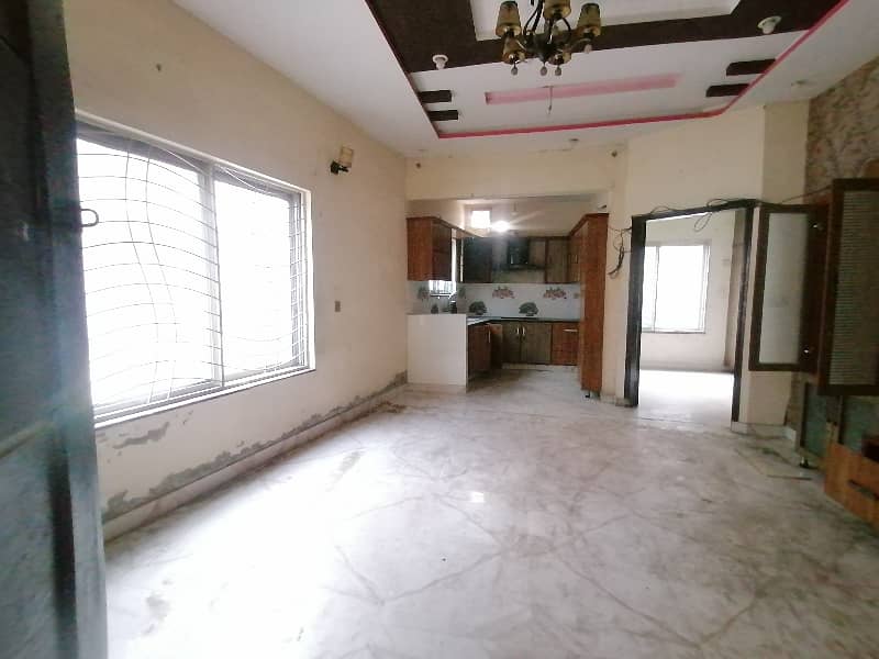 Corner 1013 Square Feet House For sale In Lalazaar Garden 15