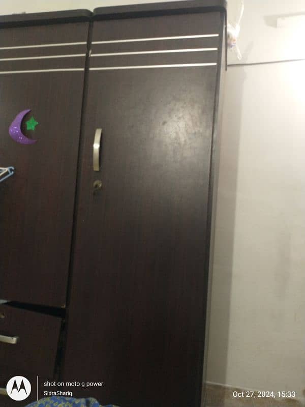 2 single cupboard 1 divider 0