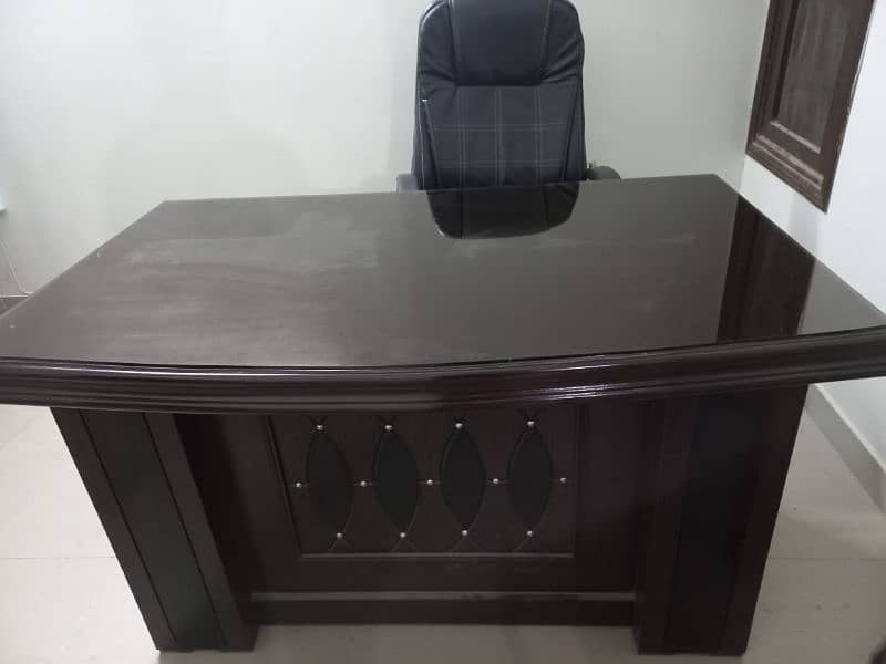 office table urgent sale 0