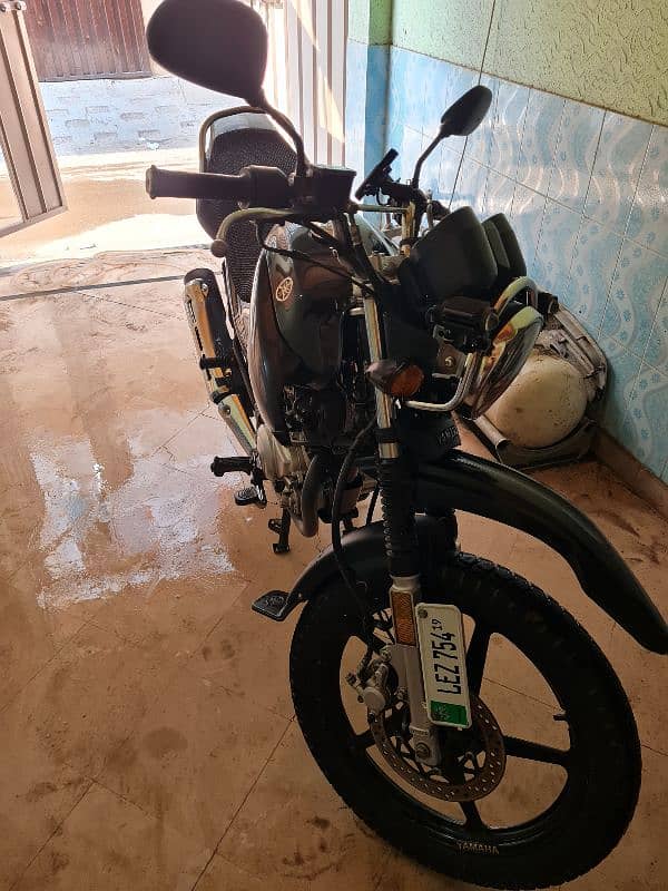 YAMAHA YBR 125G 6