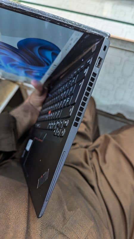 Lenovo T14s Core i7 10th gen 16gb ddr4 ram better than HP 2